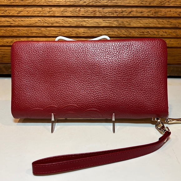 Kattee Wristlet, wallet, phone carrier in red pebble leather with embossed flwr - Picture 6 of 14